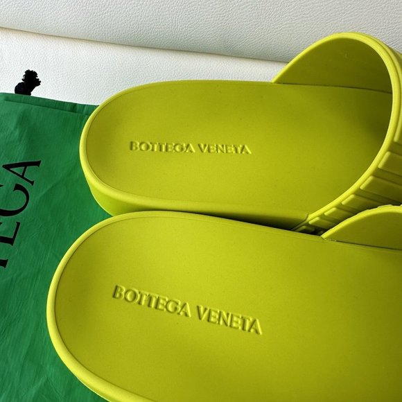 NEW BOTTEGA VENETA Green Rubber Carpet Slides Kiwi Sz 43 unisex